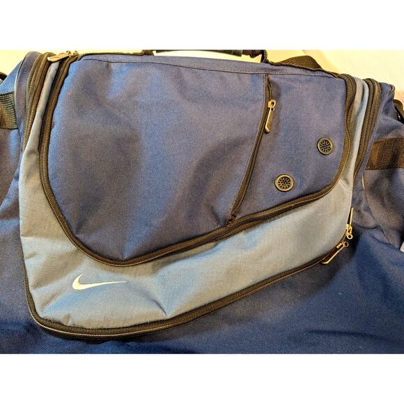 Nike Duffle Bag 20x18 Gym Travel Carry On Weekender Shoulder Strap Hold all Navy - Picture 12 of 16